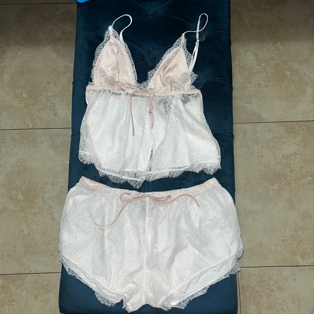 VICTORIA'S SECRET
Luxe Satin Lace Triangle Cami Set